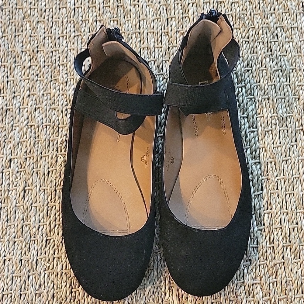 BELLA MARIE black suede ballet flats. Very lightweight. Size is 6.5.